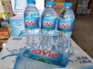 thùng nước suối Lavie giá sỉ